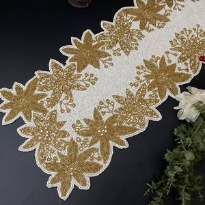 Chemin de table en tissu glamour fait main, écologique et durable, épaisseur 5 mm, forme irrégulière, avec motifs floraux brodés or, napperons et sous-plats - Product Image 1