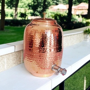 Vaisselle artisanale en cuivre, gourde écologique en cuivre, bouteille d'eau en cuivre, bouteille en cuivre à finition martelée, bouteille en cuivre oxydé - Product Image 1