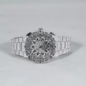 AMBER JEWELS นาฬิกาข้อมือหรูหราสำหรับทุกเพศ สีเหลือง/ทองคำขาว ทรงสี่เหลี่ยม ควอตซ์ นาฬิกาดำน้ำ นาฬิกาปลุก สายขนาด 20 มม. ตัวล็อคแบบพับได้ เข็มเรืองแสง - Product Image 2
