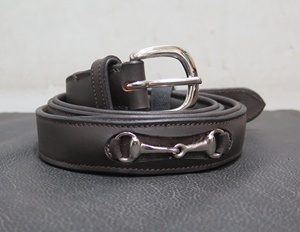 Cinturón de Cuero Genuino Ajustable para Hombre con Hebilla de Acero y Logotipo Personalizado OEM - Product Image 1