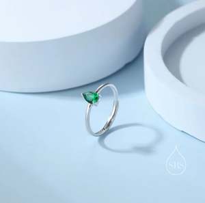 Anillo de Esmeralda Verde Creada en Laboratorio, en Plata de Ley, con Corte de Pera de 4x6mm y Engaste de Garras, Talla Ajustable, Piedra de Nacimiento de Mayo - Product Image 4