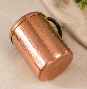 Mug vintage en cuivre martelé avec couvercle et poignée tressée – Vaisselle écologique pour la maison – Chope isotherme vintage pour boissons - Product Image 2