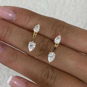 ต่างหูเพชรทรงลูกแพร์สวยงาม ผลิตในห้องปฏิบัติการ ดีไซน์มินิมอลแบบหยดน้ำสองชั้น ชุบทองคำขาวเคลือบโรเดียม ได้รับการรับรองจาก IGI เครื่องประดับชั้นดี - Product Image 2