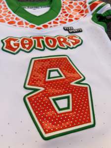 Camiseta de Fútbol Americano Rexfit SPORTS para Mujer, Modelo GATORS, Blanca, Verde y Naranja # 8 Camisetas sin mangas sublimadas con cuello en V de malla transpirable para adulto, ajustadas - Product Image 2