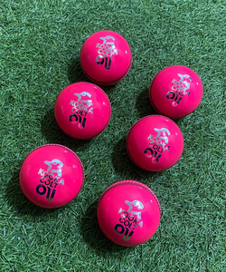 ลูกคริกเก็ต KOOKABURRA COLT สีชมพู ขาว แดง สีสั่งทำพิเศษ น้ำหนัก 156 กรัม ลูกคริกเก็ตแข็งสำหรับผู้ชาย ลูกคริกเก็ตสำหรับแข่งขันในลีก - Product Image 3