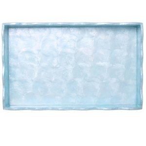 Plateau décoratif tissé à la main en coquilles de capiz bleues festonnées, charmant et idéal pour servir et organiser la maison. - Product Image 3