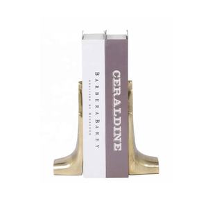 Sujetalibros metálicos dorados modernos Diseño escultórico en forma de mano de aluminio para la decoración de la oficina en el hogar y la sala de estar - Product Image 2