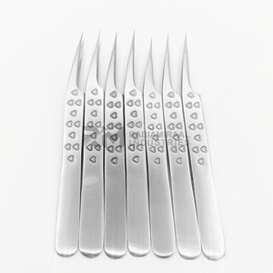 Pince à épiler pour extensions de cils, à pointe isolante, en argent brillant, avec pointe en fibre, design cœur personnalisé, ensemble de pinces à épiler avec poignée - Product Image 1
