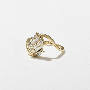 Bague de fiançailles unique en or massif 14K/18K avec émeraude de 1,5 carat et diamant de laboratoire, motif vague élégante, bijoux de mariage - Product Image 2