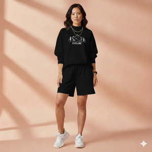 เสื้อคอเต่าสำหรับผู้หญิง ความยาวระดับสะโพก แขนยาว พร้อมกางเกงขาสั้นยาวระดับกลางต้นขา ชุดลำลองสไตล์ร่วมสมัย - Product Image 1