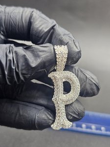 จี้เพชรโมอิสซาไนต์ทรงกลมเจียระไนแบบบริลเลียนท์ ชุบโรเดียม เงินแท้ 925 ดีไซน์ฮิปฮอปสุดหรู พร้อมสลักชื่อตัวอักษรเป็นของขวัญ - Product Image 5