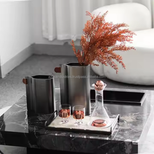 Florero moderno de metal negro de estilo nórdico, florero de cuero para la decoración del hogar y el uso de bodas por Azora Industries - Product Image 5