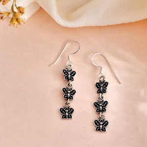 Boucles d'oreilles pendantes tendance en argent motif papillon Meera Jaipur pour mariage - Product Image 2