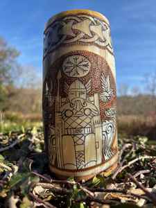 Taza de Café de Cuerno Grabada a Mano UO, Taza de Cerveza Estilo Tribal Religioso, Artesanía Natural - Product Image 2