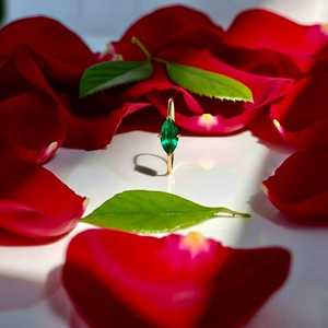 Bague de fiançailles vintage en émeraude taille marquise, bague de mariage à grappe, pierre unique, argent sterling 925 plaqué or 14 carats - Product Image 1