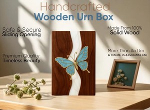 Urna Funeraria Artesanal de Mariposa Azul: Caja Conmemorativa de Madera y Resina - Product Image 3