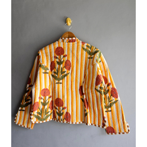 Chaqueta acolchada Kantha de algodón indio para mujer, abrigo acolchado con patchwork floral, con bolsillos, cuello en V, ropa de invierno, regalo para ella - Product Image 6