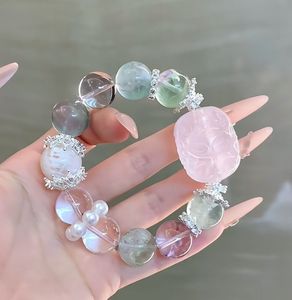 Pulsera de Resina Hecha a Mano con Dijes Vintage para Mujer, Colores y Tamaños Personalizables, Detalles Decorativos Únicos para un Estilo de Vida Contemporáneo - Product Image 2