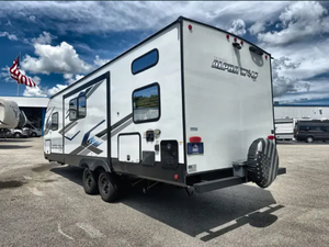 Lujosas y Confortables Autocaravanas y Casas Rodantes Forest River Alpha Wolf 23DBH-L 2023 2024 2025 - Product Image 6