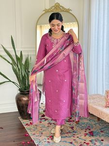 Conjunto de dupatta de viscosa magenta con bordado chanderi y estampado Teby para mujer, de moda, a un precio asequible. - Product Image 5