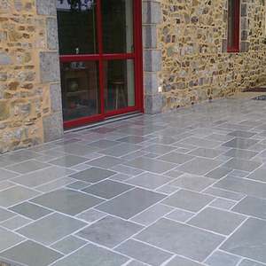 Dalles de calcaire bleu Kota de qualité supérieure Surface antidérapante naturelle Idéal pour les sols extérieurs, les voies, les cours et les bâtiments commerciaux - Product Image 5