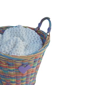 Panier en rotin multicolore pastel avec accent cœur violet, tissé à la main, bac de rangement décoratif mignon pour la décoration intérieure - Product Image 3