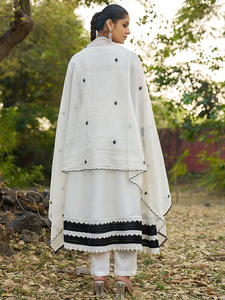 Conjunto de Salwar Kameez Kurta Étnico Bordado en Algodón Blanco, con Encaje Floral, Manga Larga, para Bodas y Diwali - Product Image 2