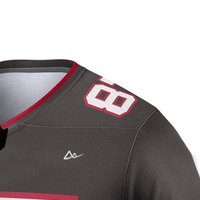 Jersey Sepak Bola Amerika OEM 100% Poliester Bernapas Menyerap Keringat Pakaian Tim Kustom Berlapis Label Pribadi