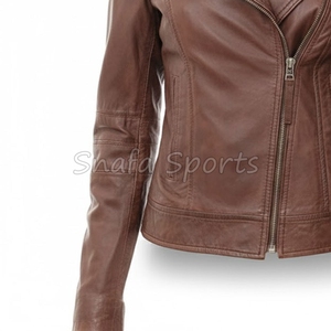 Chaqueta de cuero para mujer de alta calidad, atuendo de moda urbana audaz diseñado para personalidades seguras de sí mismas y chaquetas modernas y a la moda. - Product Image 4
