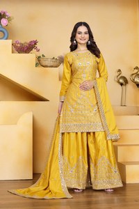 Ensemble de robe traditionnelle indienne pakistanaise en soie chinon brodée jaune pour femmes, robe longue à coupe régulière - Product Image 1