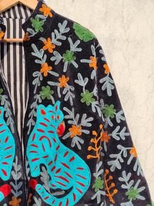 Chaqueta Artesanal de Terciopelo Negro con Bordado Floral Suzani y Patrón de Gatos, Manga Larga, Cuello Alto, Estilo Bohemio, Abrigo de Invierno para Mujer - Product Image 4