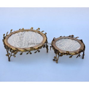 Base de diseño con flores y hojas de aluminio fundido y chapado en oro, con tazón superior de espejo de vidrio de forma redonda. - Product Image 2
