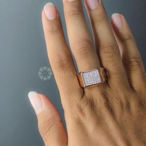 Anillo de eternidad con diamantes cultivados en laboratorio de corte redondo y diseño elegante en oro amarillo de 18 quilates para hombre, de proveedor indio. - Product Image 4