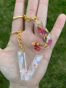 Elegant Shape Resin <b>Key</b> Ring Handmade Glitter Epoxy Fashion Pendant Decorative Gift Collection - Product Image 1