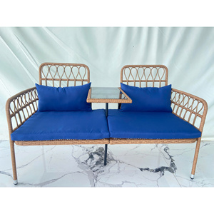 Causeuse d'extérieur en rotin 2 places avec table centrale en verre et coussins Ensembles de jardin pour meubles de patio et balcon - Product Image 1