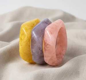 Bracelets en résine écologiques et tendance de fournisseur indien, motifs uniques, ajustement confortable, accessoires de mode du Nouvel An pour les magasins de détail - Product Image 2