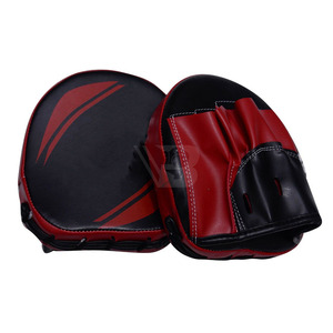 Pads d'entraînement en cuir uni rouge et noir, fabrication pakistanaise, vente en gros, pour la boxe et la pratique du punching - Product Image 5