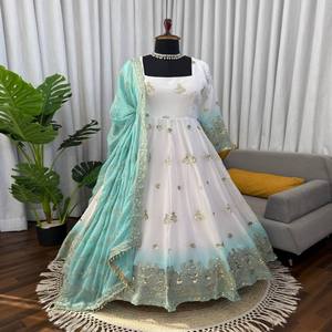 VASTRA COTTAGE Elegante Conjunto de Traje Anarkali de Georgette con Pantalón y Dupatta con Bordado de Lentejuelas, Ideal para Fiestas y Bodas - Product Image 1