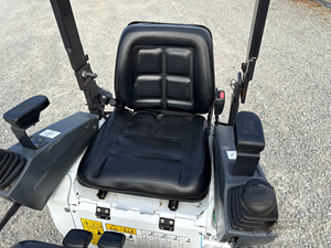 Mini Excavadora Hidráulica Compacta E10 2017 para Construcción, Jardinería y Proyectos de Servicios Públicos - Product Image 4
