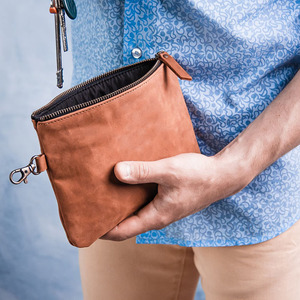 Bolsa de golf de cuero genuino de primera calidad con amplio espacio de almacenamiento y calidad artesanal de lujo a la venta a bajo precio. - Product Image 1