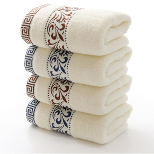 Services OEM, serviettes de bain personnalisées brodées, fabriquées en 100% coton, pour sécher les cheveux rapidement, disponibles à des prix raisonnables - Product Image 1