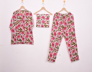 Ensemble de pyjama authentique en coton style vintage, satiné, longueur genou, boutonné, imprimé à la main, respirant, pour l'été - Product Image 1