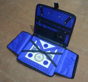 Delantal de Maestro Masón de la Logia Azul/Delantera de Antiguo Maestro Masón con encaje bordado y cadena dorada/plateada para coser, con insignia - Product Image 3