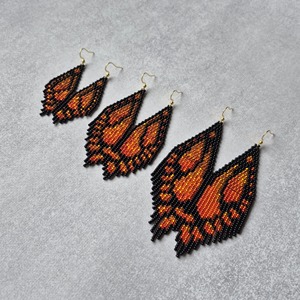 Boucles d'oreilles pendantes Monarch avec ailes de papillon, faites à la main, style perles, tendance - Product Image 3