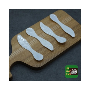 Luxury Seahsell Fish Shape Spoon Handmade Traditional Chinese Design Engraved Solid White Dinnerware for Presents - Product Image 3