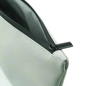 Pochette cosmétique minimaliste à fermeture éclair, en PU souple, résistante à l'eau, sac de moyenne capacité - Product Image 6