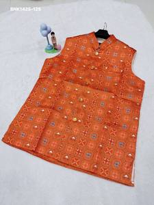 Conjunto de Kurta-Pyjama de Seda de Primera Calidad con Diseño Geométrico y Koti Jacquard con Trabajo de Tejido Autoprintado, Proveedor Indio - Product Image 2