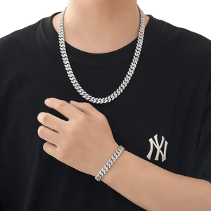 Collier chaîne cubaine hip-hop tendance avec pierres en moissanite de qualité supérieure pour hommes et femmes - Product Image 1