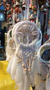 Attrape-rêves circulaire bohème fait main en plumes blanches, design Arbre de Vie, décoration murale unique - Product Image 1