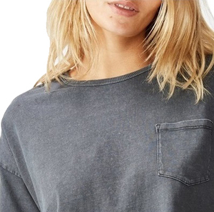 Camiseta de Punto para Mujer, Cuello Redondo, Manga Corta, Diseño Tejido a Rayas Grises, con Bolsillo, Corte Regular, Informal, para Todas las Temporadas - Product Image 1